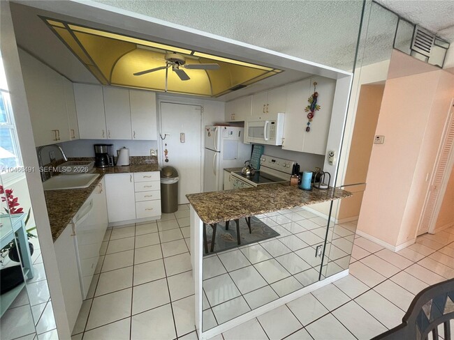 Building Photo - 3505 S Ocean Dr