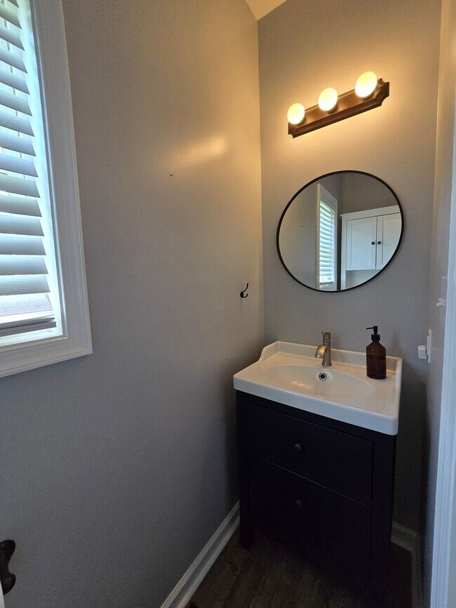 Building Photo - 3 Bed, 2.5 Bath Home in the Waterfront Com...