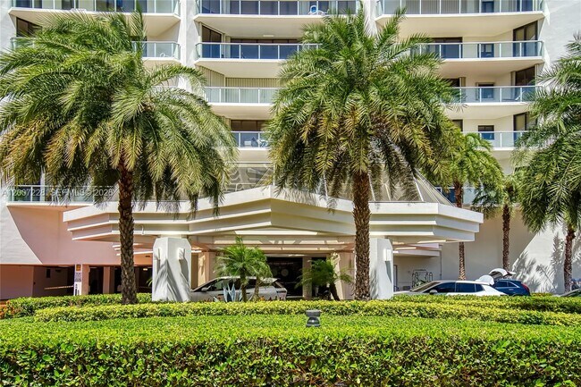 Building Photo - 19500 Turnberry Way