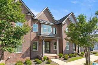 Building Photo - 829 21st Ave E