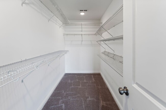 Building Photo - Lovely Updated Townhome for rent!