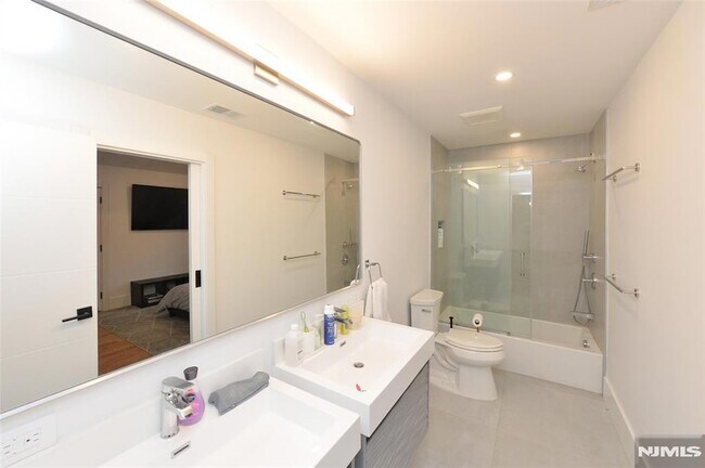 Building Photo - 65 Franklin St