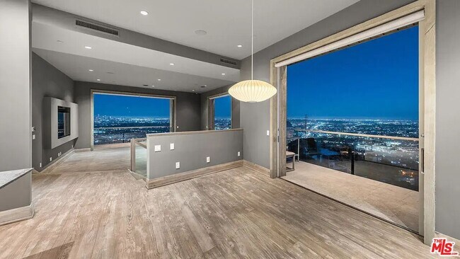Building Photo - 1600 Viewmont Dr