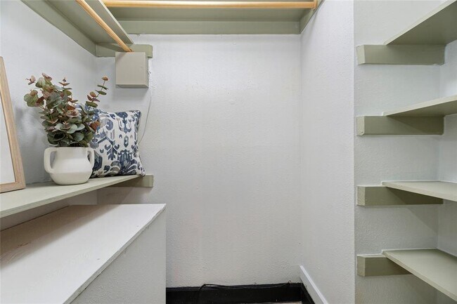 Building Photo - 18138 Bal Harbour Dr