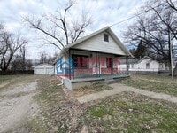 Building Photo - Two Bedroom House | Large Lot | Detached Garage