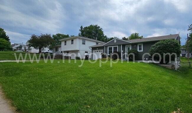Primary Photo - 4 bedroom house with new appliances | 132n...
