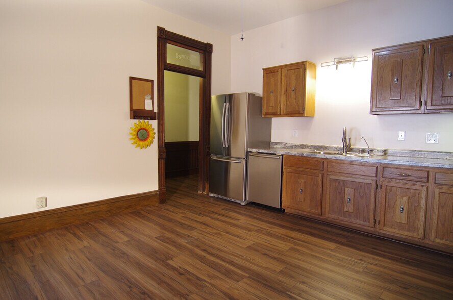 Kitchen - 418 N Main St