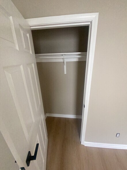 Building Photo - 3329D Moorewood Dr