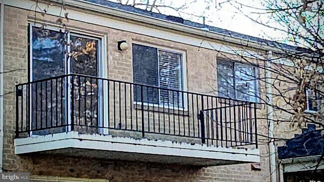 Building Photo - 10636 Montrose Ave