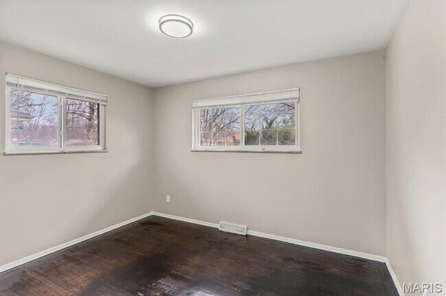 Building Photo - 1223 Reale Ave