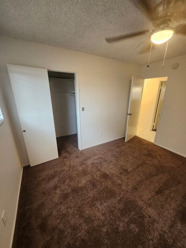Building Photo - Newly Renovated! Spacious 4-Bed, 2-Bath Ho...