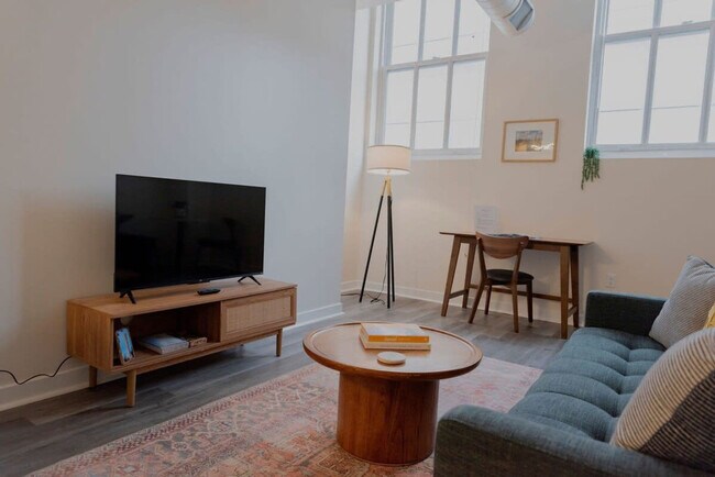 Building Photo - 125 W Market St