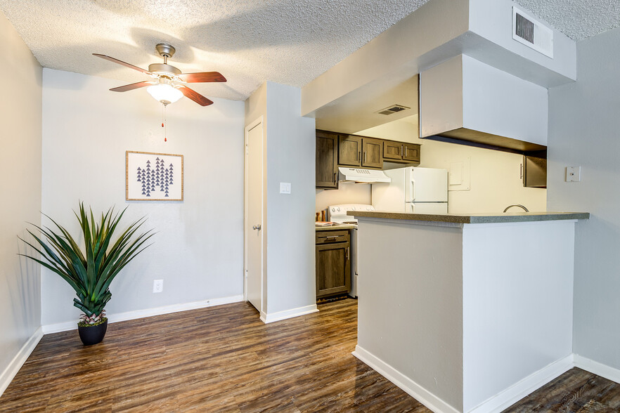 Experience the charm of this delightful dining area and kitchen, perfect for cozy meals and gatherings. - ReNew Scotsdale