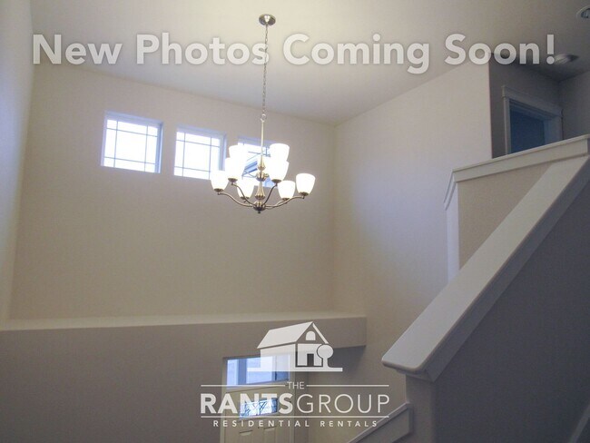 Building Photo - Fantastic Neighborhood! Easy Commute to JBLM!