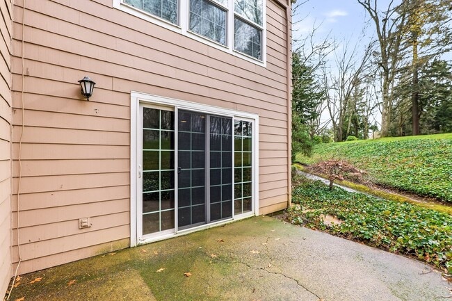 Building Photo - Ground Level 2 Bedroom Condo in Charbonneau Community