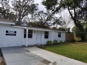 Building Photo - 7039 Aurora Dr