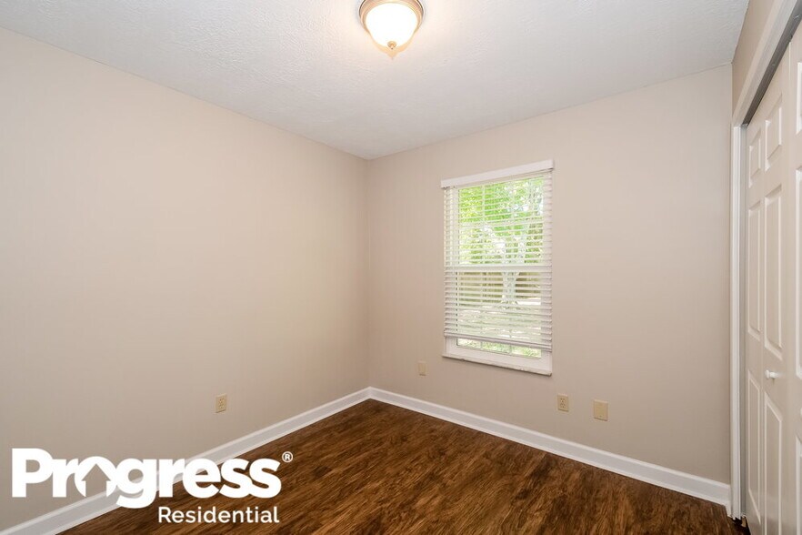 Building Photo - 2383 Dundee Ct E