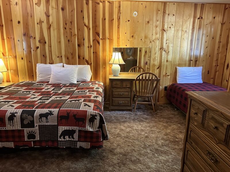 Building Photo - 237 E White Mountain Blvd