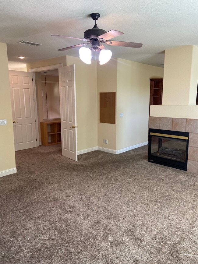 Building Photo - Broadstone Solar Home - 5 Bdrms, 4 Baths