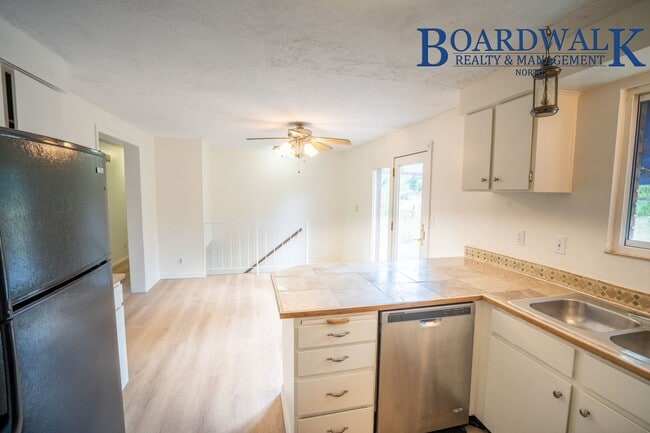 Building Photo - Updated 4 Bedroom Home in Beautiful Eden!