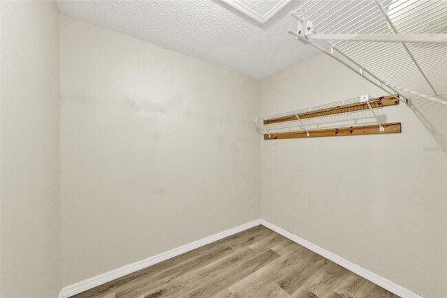 Building Photo - 5340 Old Oak Tree Dr