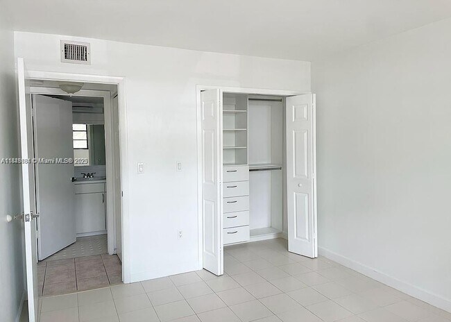 Building Photo - 3611 SW 117th Ave