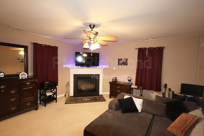 Building Photo - 7238 Ancient Oak Dr