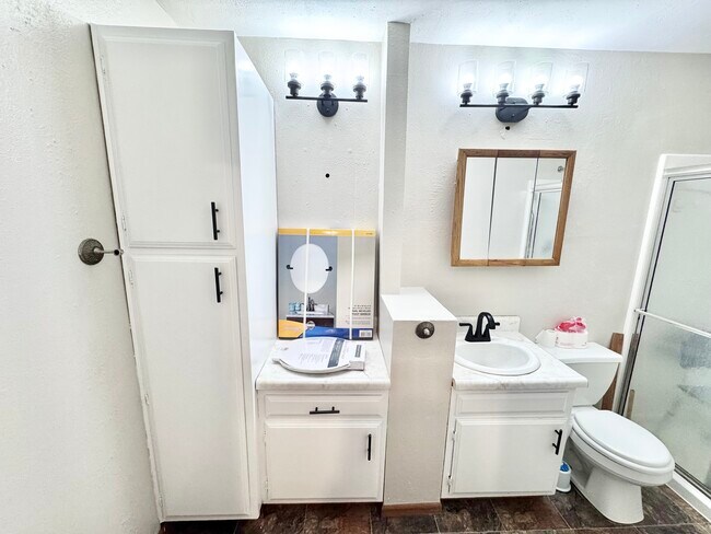 Building Photo - 102 E 8th St