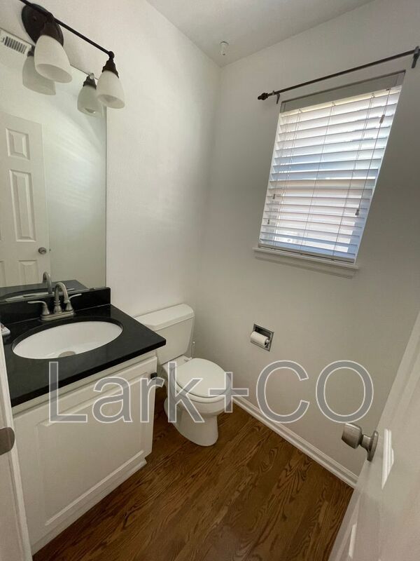 Building Photo - 9350 Cove Creek Dr