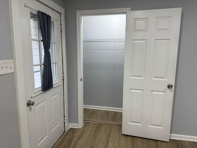 Building Photo - Great Rossville Home