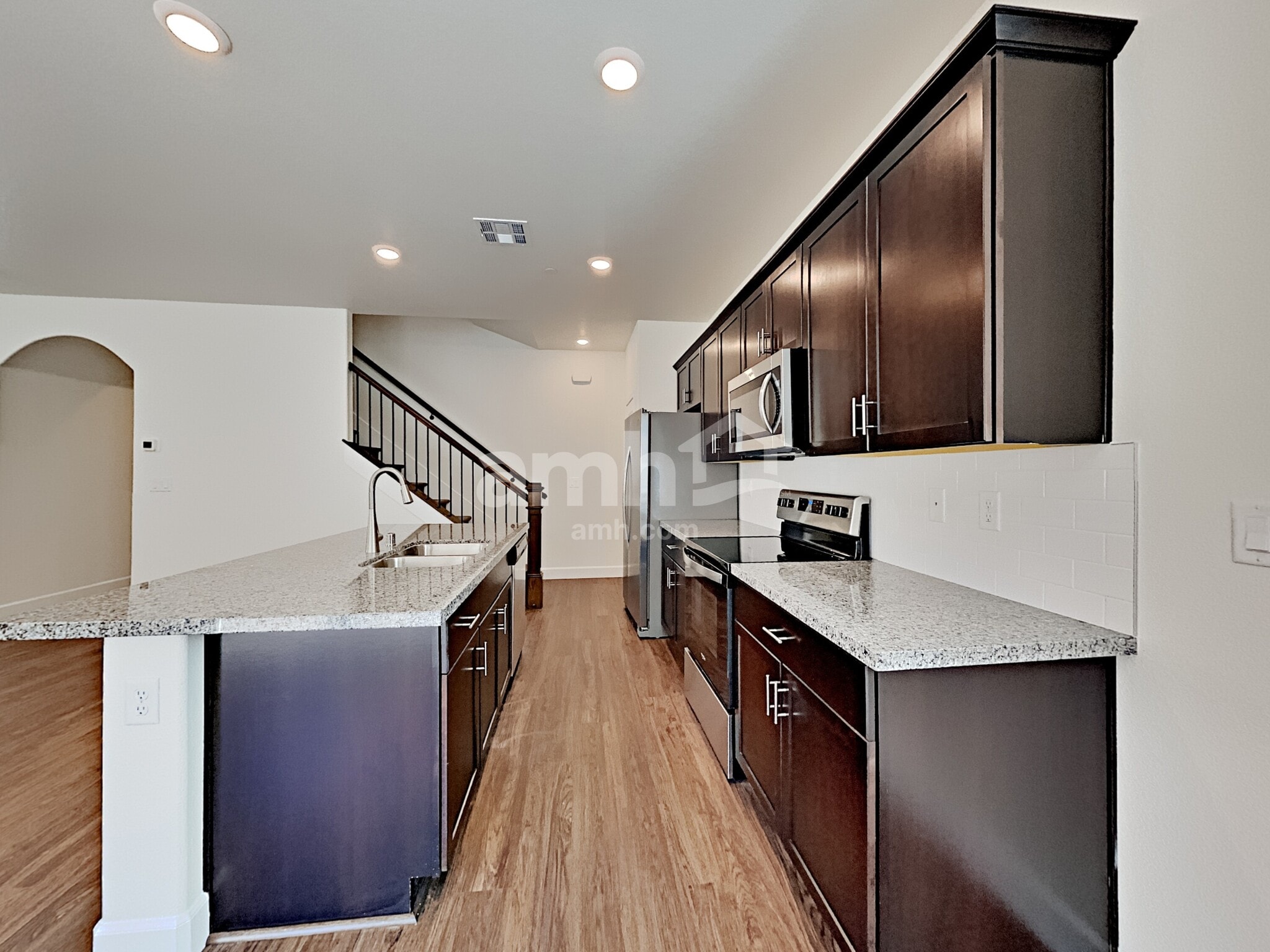 Building Photo - 696 N Water St