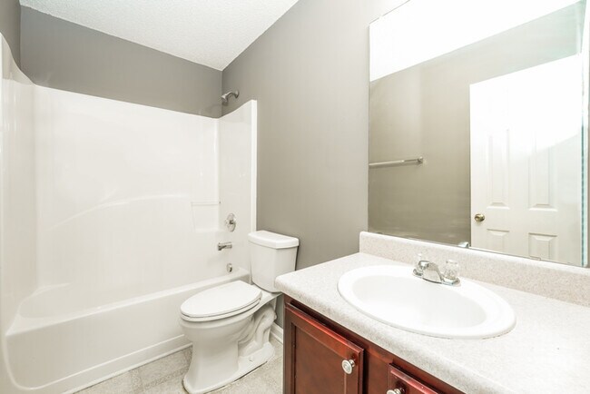 Building Photo - 5549 Village Ridge