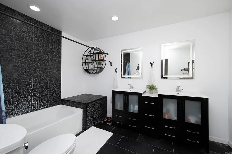 Attached master bath - 4272 Harbinson Ave