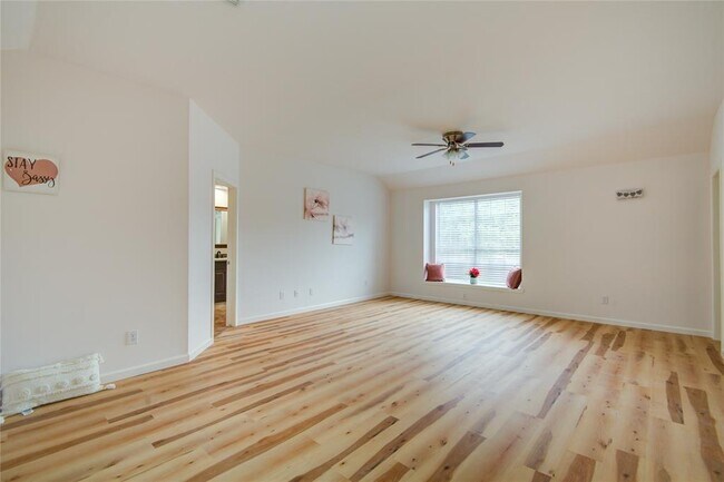 Building Photo - 1810 Oakleaf Cir