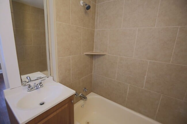 Building Photo - Charming 2-Bedroom Home in an Excellent Location – Priced to Move!
