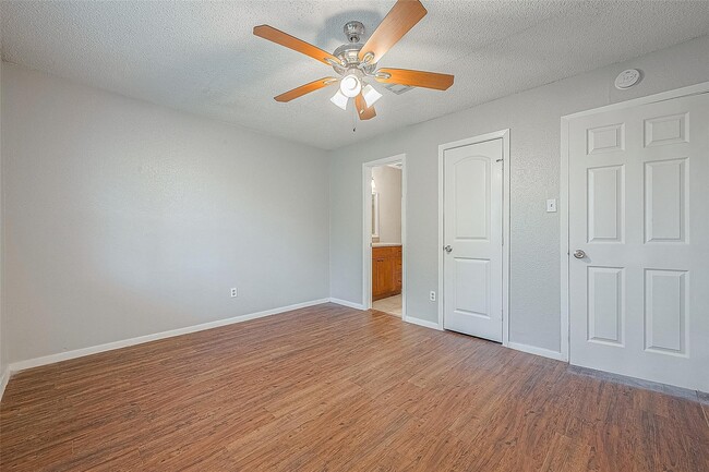Building Photo - 11203 Pender Ln
