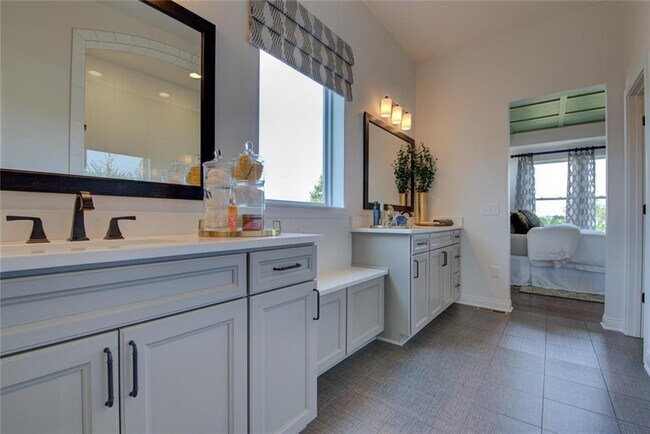 Building Photo - 3328 Pace Dr