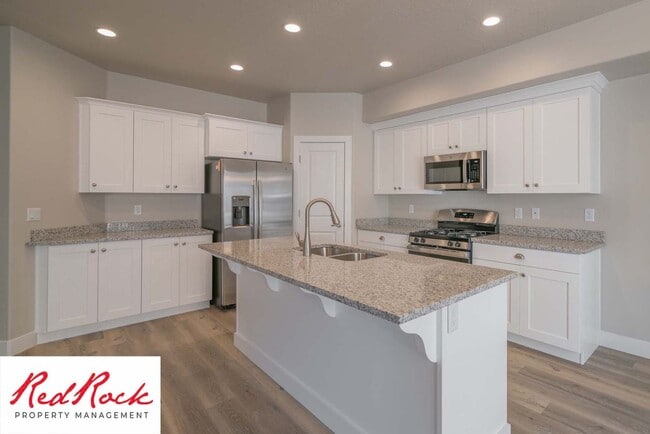 Building Photo - Modern 4-Bed Townhome in Hurricane Heights