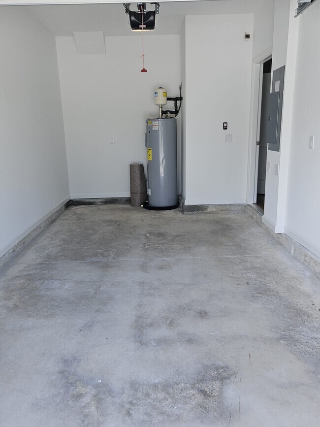 Building Photo - 717 Holly Lakes Dr