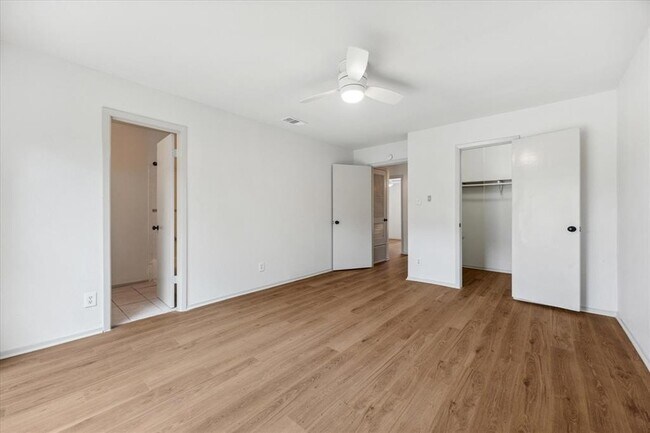Building Photo - 807 Castle Ridge Rd