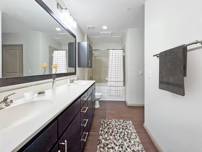 Building Photo - Midtown Elegance. Modern Lifestyle.