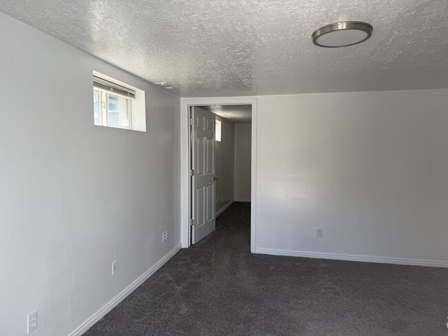 Building Photo - 219 Country Club Dr