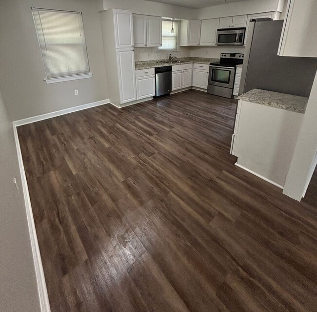 Building Photo - 4 bedroom/1.5 bathroom in Savannah, GA