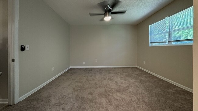 Building Photo - 2 bed / 1 bath ~ Just off of HWY 61