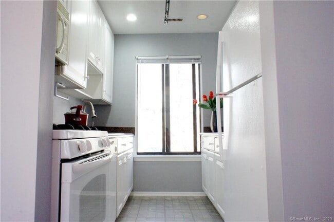 Building Photo - 2 Juneberry Ln