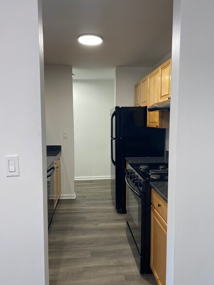 Building Photo - 1919 Prairie Sq