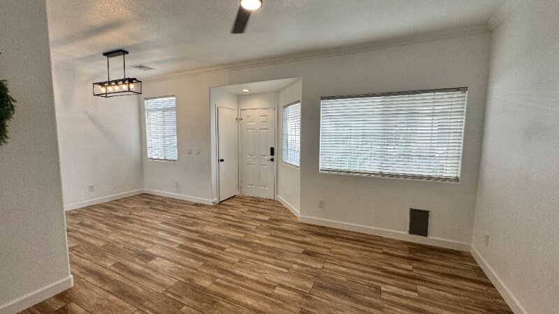 Building Photo - 933 Dusty Creek St