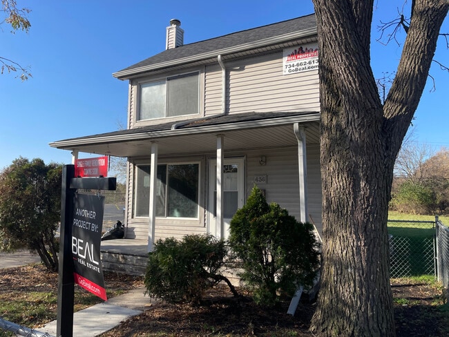 Building Photo - 436 S Washington St