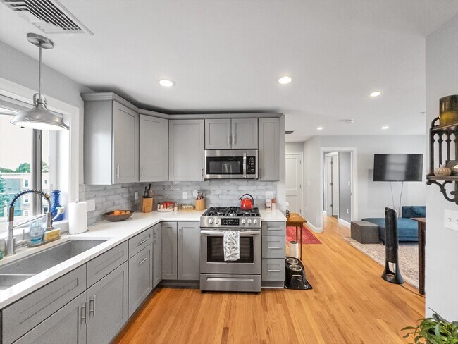 Primary Photo - 19 Iona St