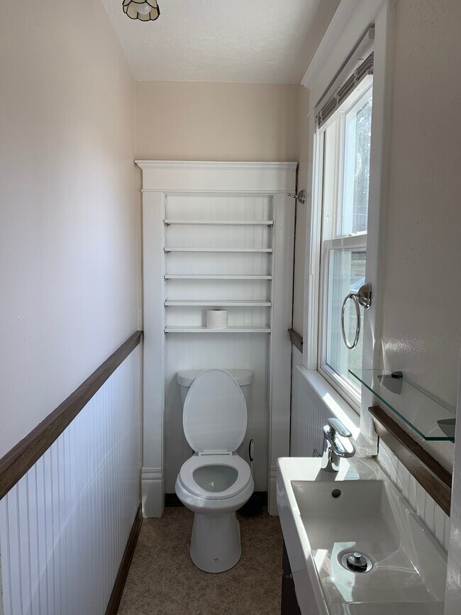 Half Bath - 304 W Illinois St